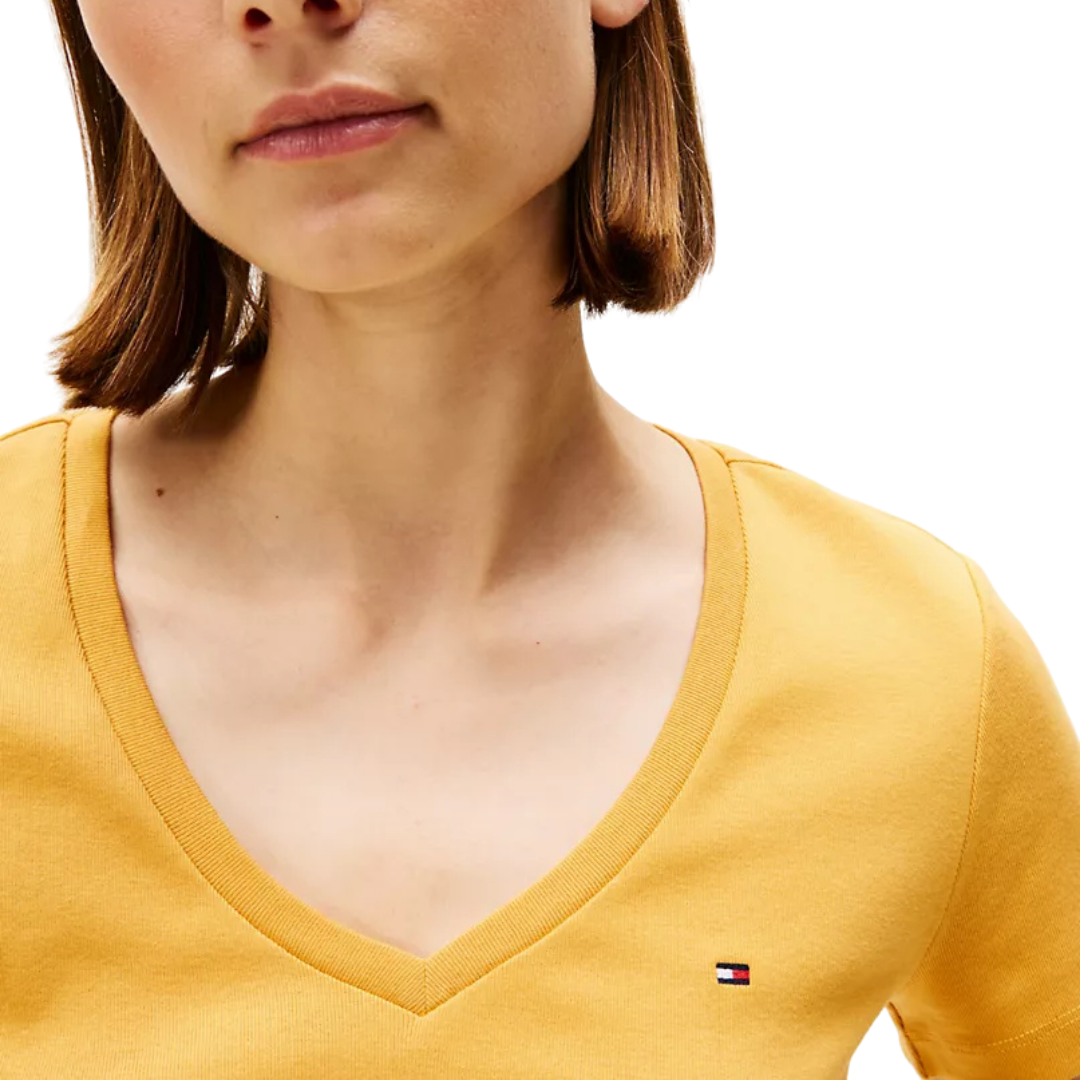 Franela Tommy Hilfiger Cuello en V Amarillo Mostaza Para Mujer
