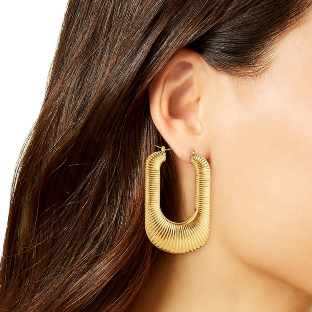 Aretes de Aro Rectangulares Texturizados Hipoalergénicos Jessica Simpson Tono Oro