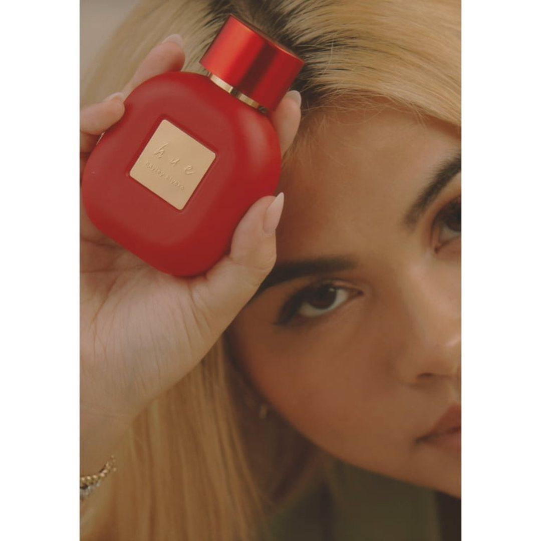 Perfume HUE de Hayley Kiyoko 65 ml Con Porta Cosmético Edición Limitada