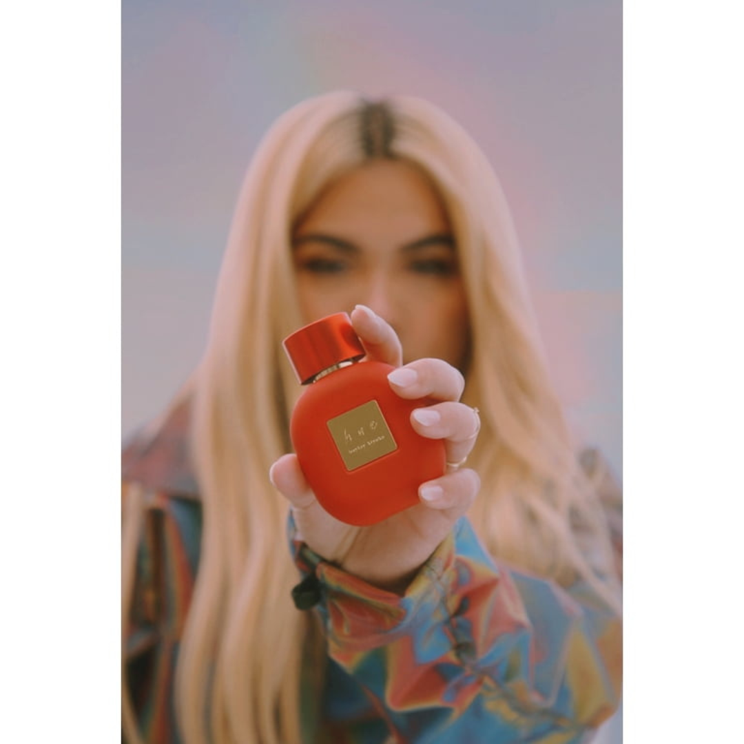 Perfume HUE de Hayley Kiyoko 65 ml Con Porta Cosmético Edición Limitada