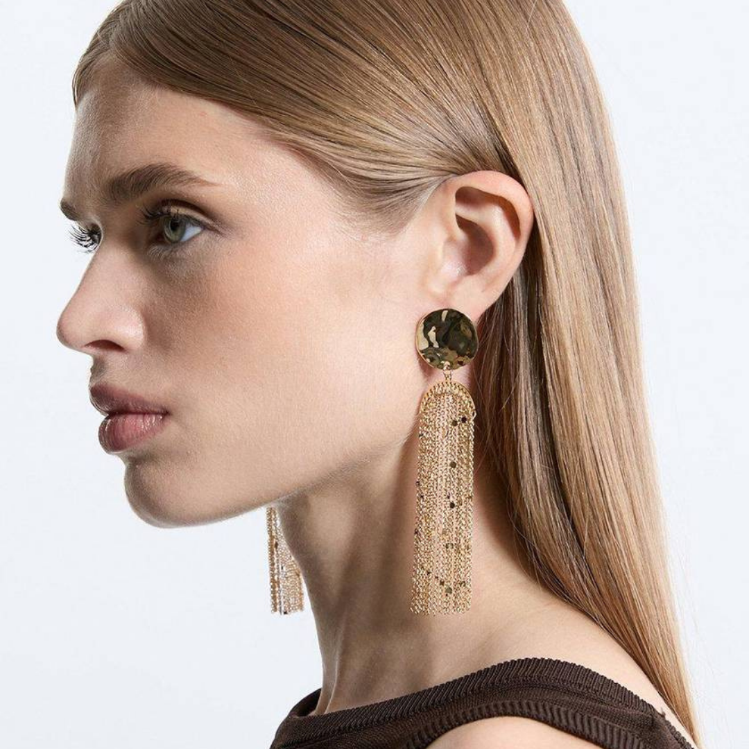 Aretes Colgantes de Cadena con Disco y Borla Hipoalergénicos Jessica Simpson Tono Oro